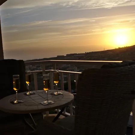 Atico Vista Mar Con Terraza 아데제